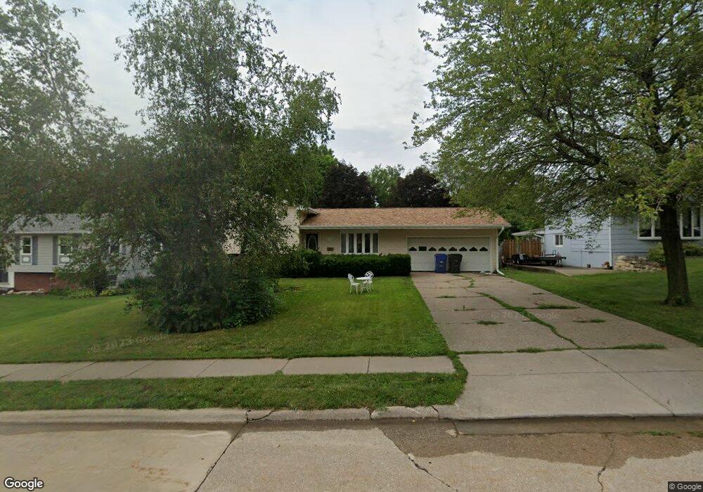 2426 W 46th St, Davenport, IA 52806 - photo 1