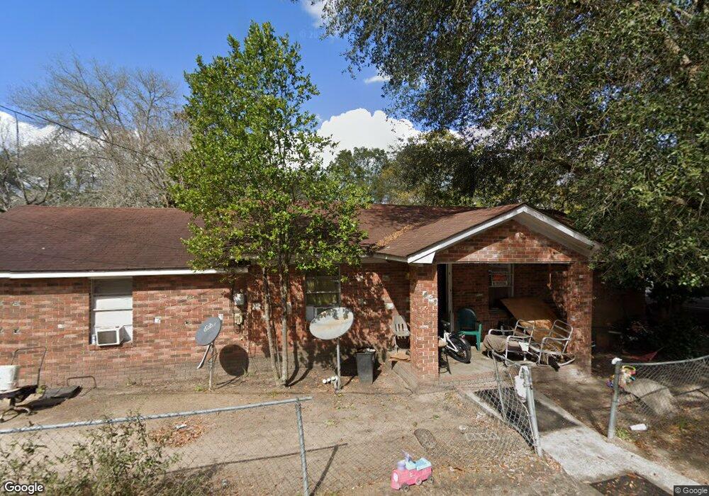 301 Calvery St, Claxton, GA 30417 - photo 1