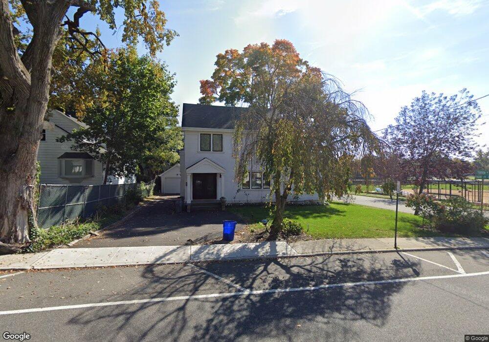 32 Fairview Ave, Great Neck, NY 11023 - photo 1