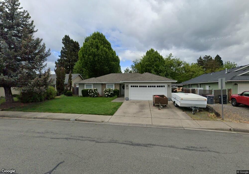 1209 Heather Ln, Central Point, OR 97502 - photo 1