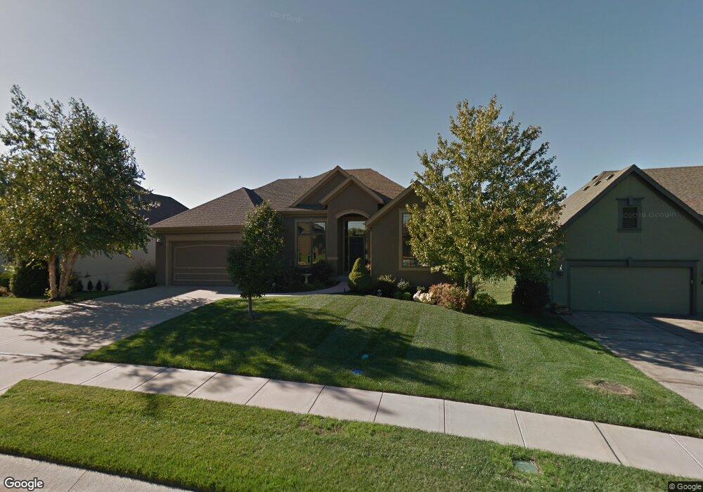 4924 Bradshaw St, Shawnee, KS 66216 - photo 1