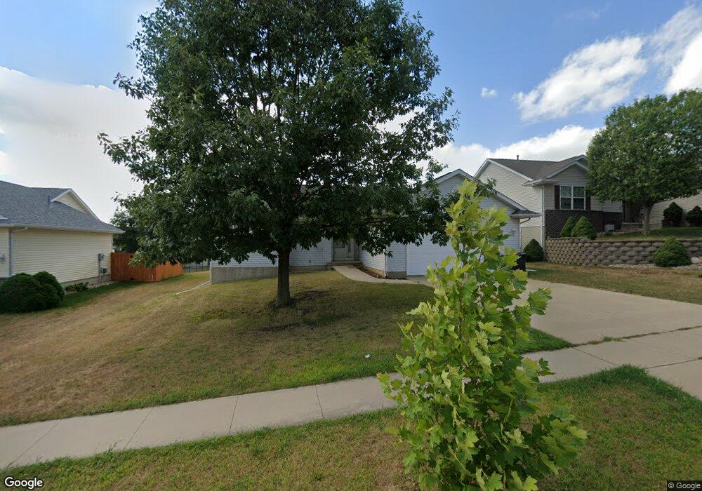 3324 Prairie Creek Rd SW, Cedar Rapids, IA 52404 - photo 1
