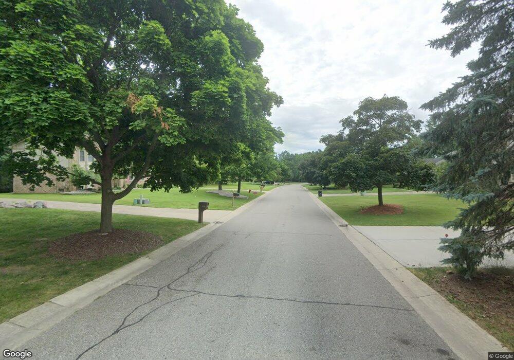 5279 Woodrun Dr, West Bloomfield, MI 48323 - photo 1