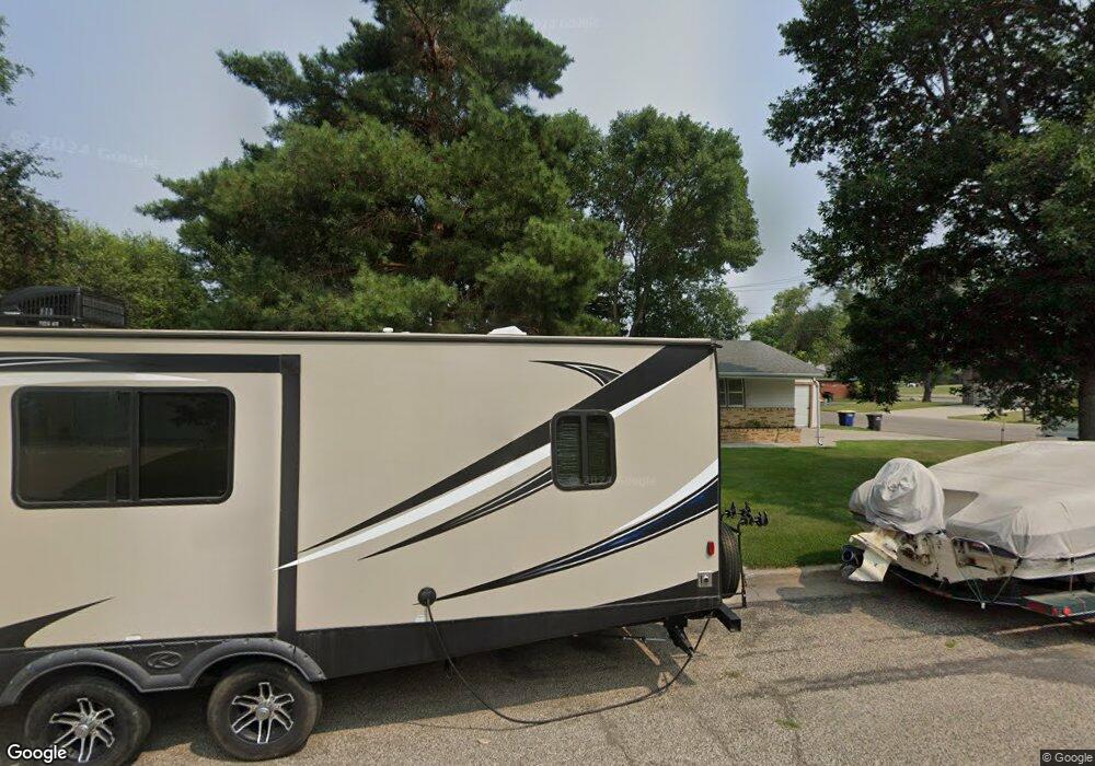 1025 6th Ave SW, Jamestown, ND 58401 - photo 1