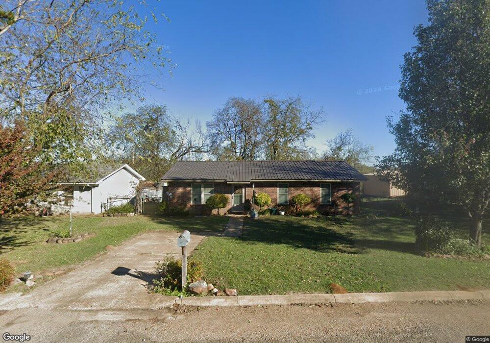 1316 Leigh St, Hugo, OK 74743 - photo 1