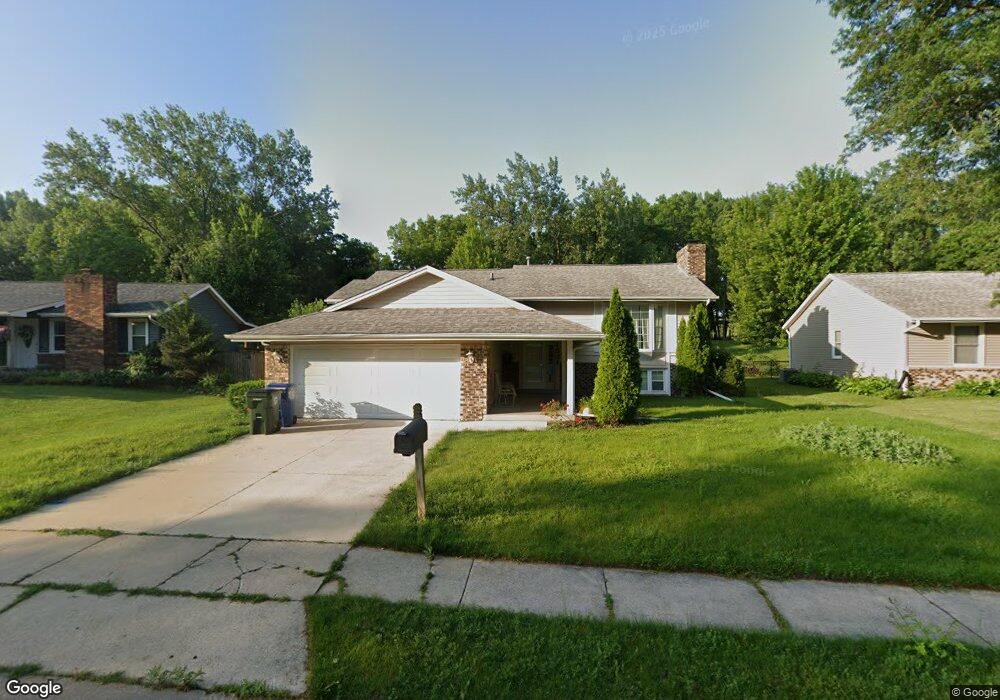 1521 W 46th Place, Davenport, IA 52806 - photo 1