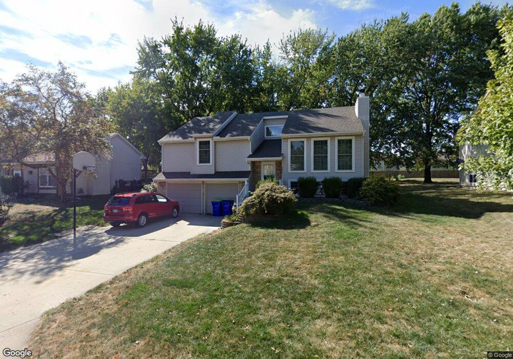 6320 Charlotte St, Shawnee, KS 66216 - photo 1