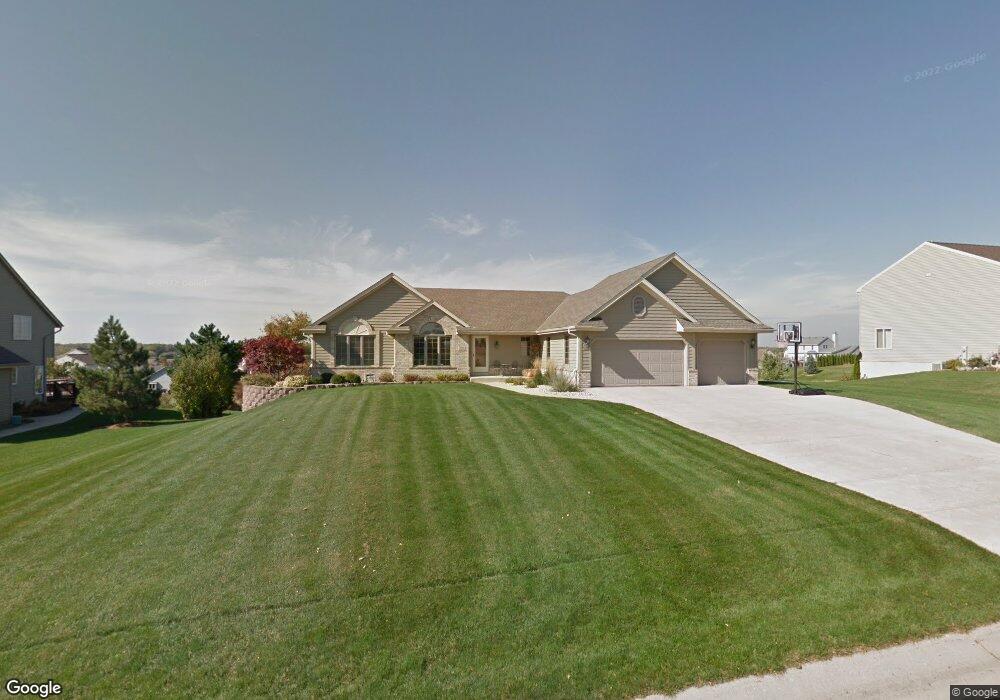 W134N6569 Lilly Creek Dr, Menomonee Falls, WI 53051 - photo 1