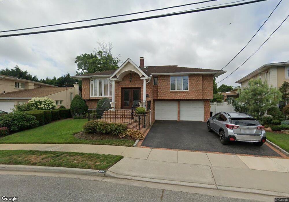 2922 Preston Ln, Merrick, NY 11566 - photo 1