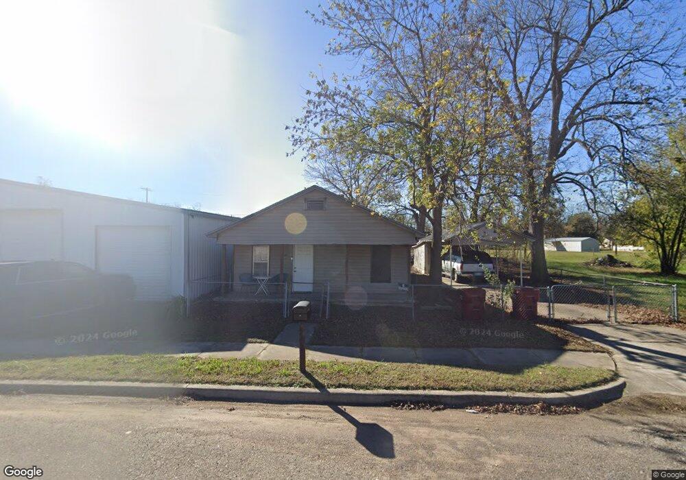 607 W Main St, Hugo, OK 74743 - photo 1