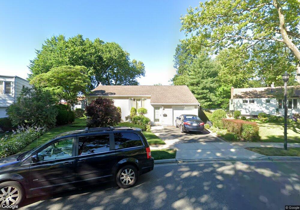 26 Jasmine Ln, Valley Stream, NY 11581 - photo 1