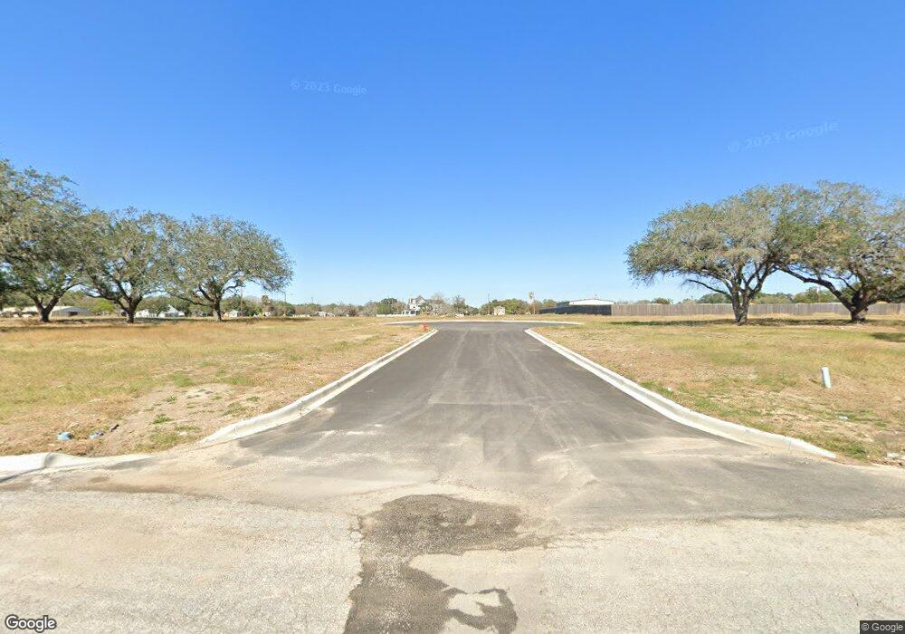 701 E Hayes St, Beeville, TX 78102 - photo 1