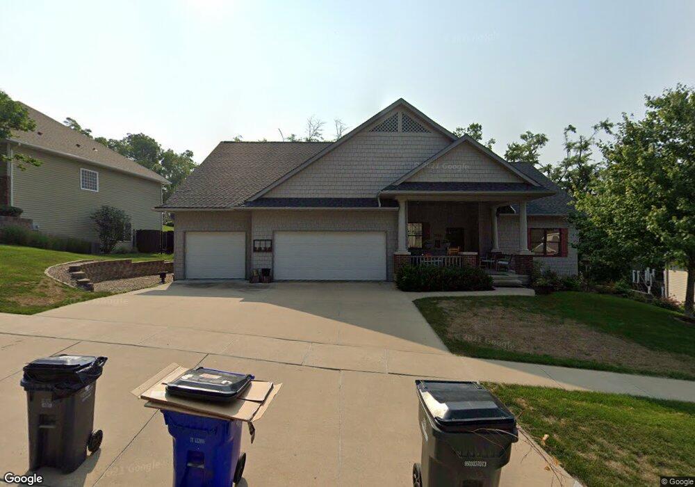 3036 Old Orchard Rd NE, Cedar Rapids, IA 52402 - photo 1