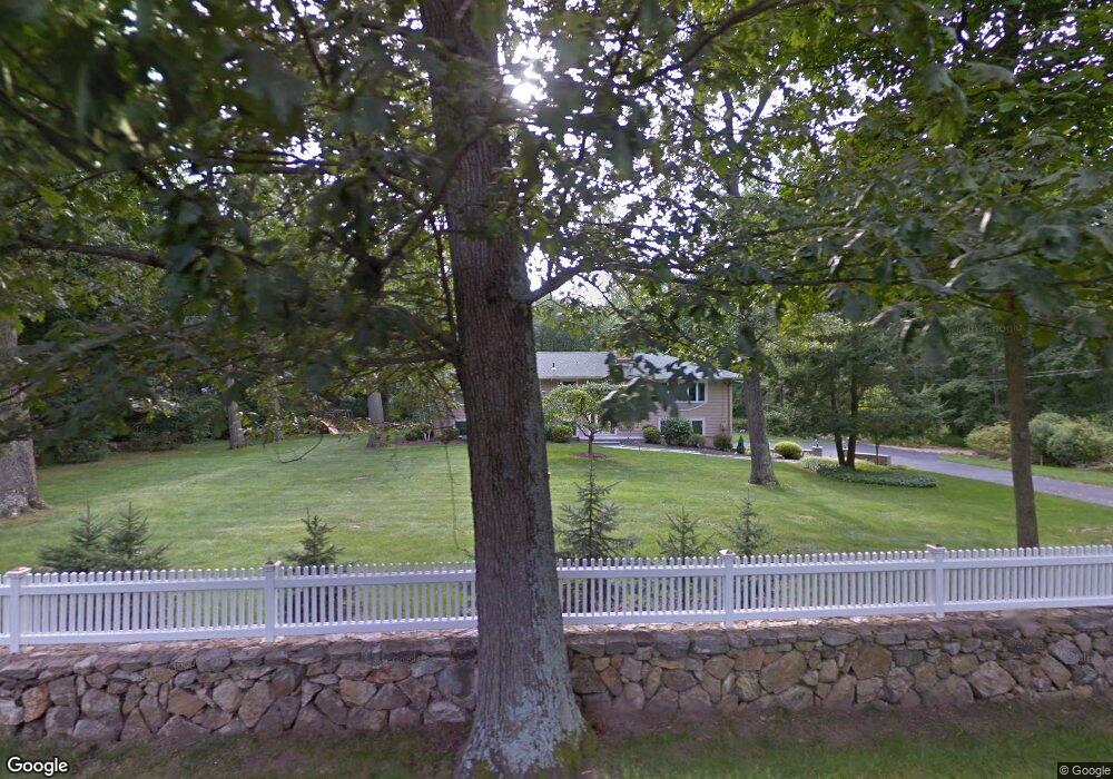 10 Canterbury Ln, Wilton, CT 06897 - photo 1