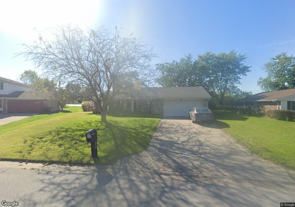 1103 Fernwood Dr, Wapakoneta, OH 45895 - photo 1