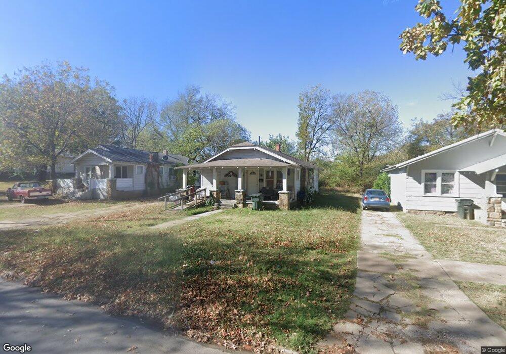 828 S Rogers Ave, Okmulgee, OK 74447 - photo 1