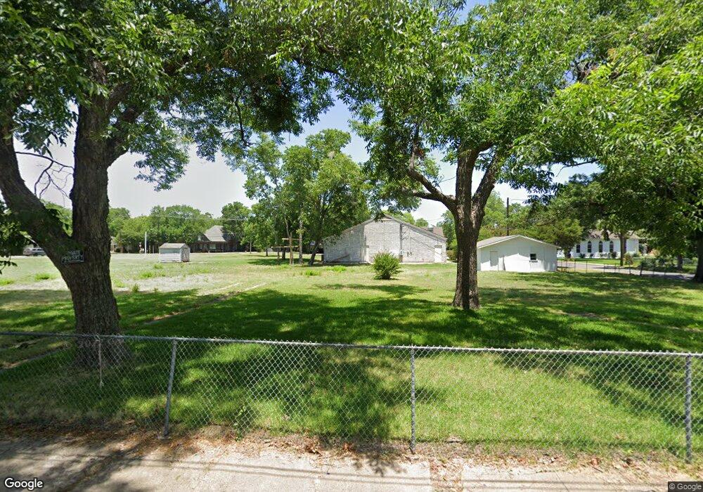 400 W 9th St, Bonham, TX 75418 - photo 1