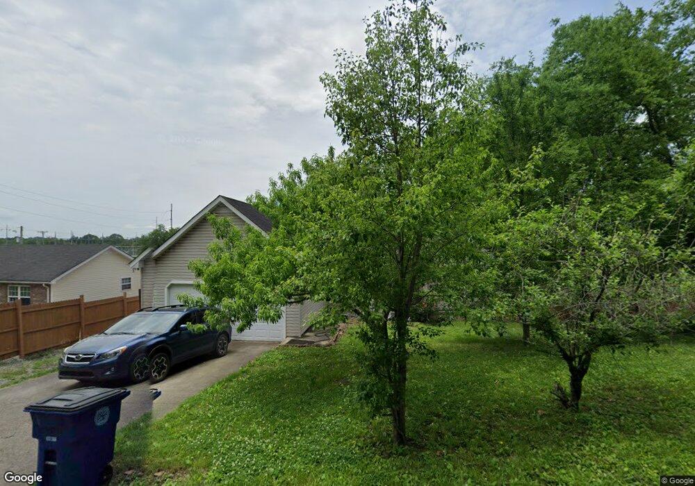 706 S Hillcrest Dr, Shelbyville, TN 37160 - photo 1