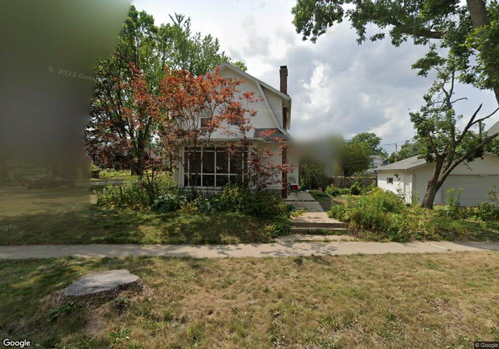 2421 Meadowbrook Dr SE, Cedar Rapids, IA 52403 - photo 1