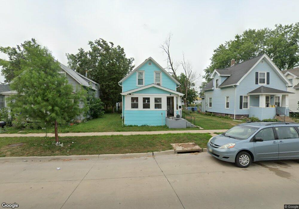 1329 B Ave NW, Cedar Rapids, IA 52405 - photo 1