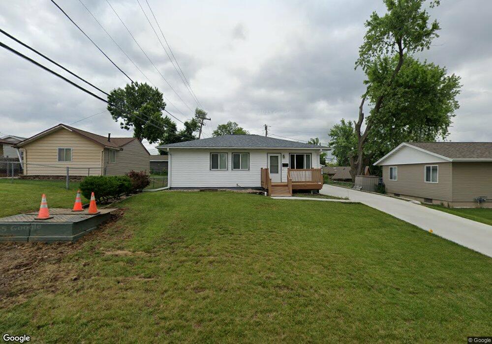 287 Peace Ave NW, Cedar Rapids, IA 52405 - photo 1
