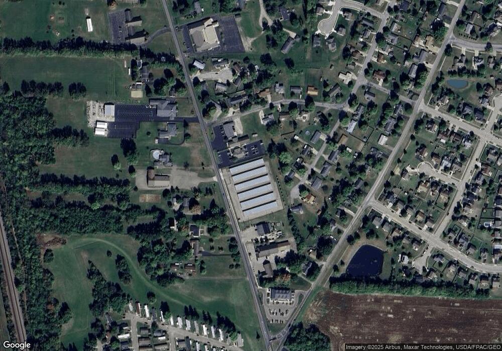 1410 N Court St, Circleville, OH 43113 - photo 1