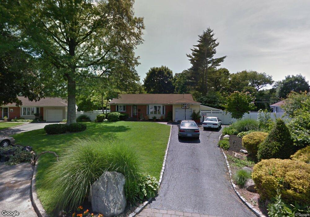 4 Ashlon Ln, ComMacK, NY 11725 - photo 1