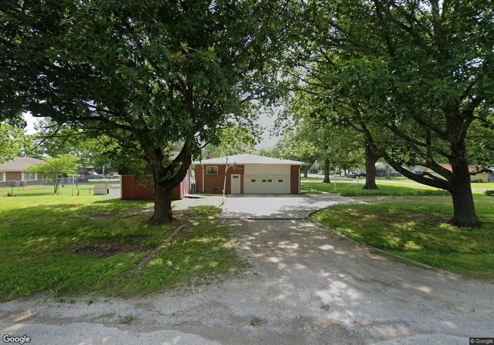 401 E 1st St, Altamont, KS 67330 - photo 1