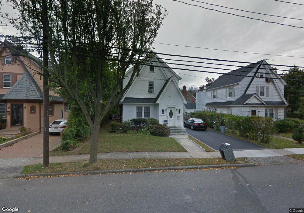 24 Baker Hill Rd, Great Neck, NY 11023 - photo 1