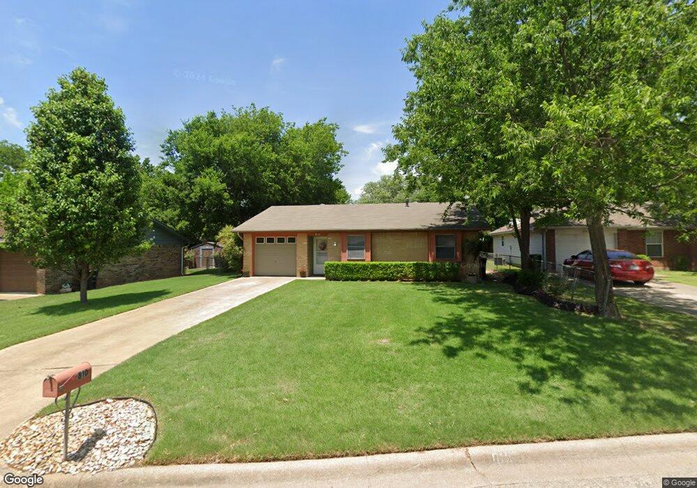 810 W Smith St, Cleburne, TX 76033 - photo 1