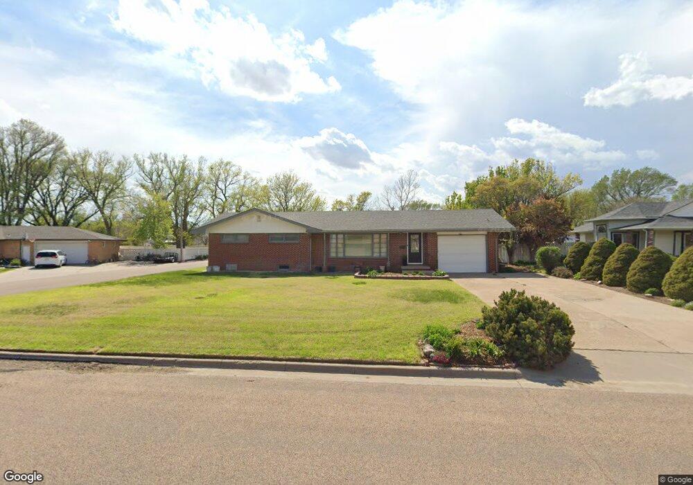 201 N Jackson St, Hugoton, KS 67951 - photo 1