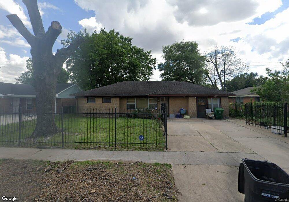 130 E Janisch Rd, Houston, TX 77022 - photo 1