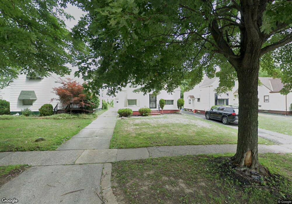 18501 Maple Heights Blvd, Maple Heights, OH 44137 - photo 1