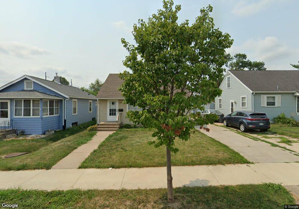 834 17th St SW, Cedar Rapids, IA 52404 - photo 1