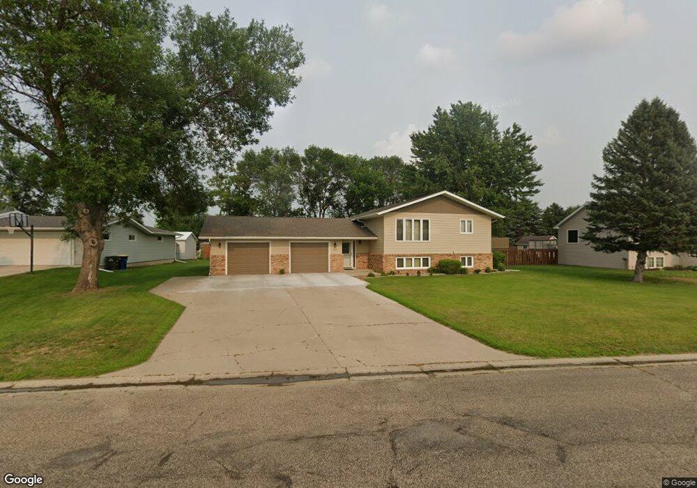 713 10th Ave SW, Jamestown, ND 58401 - photo 1