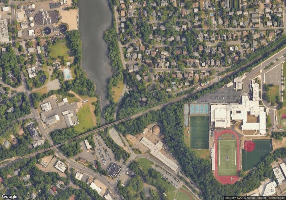 62 Virginia Dr unit 2nd Fl, Manhasset, NY 11030 - photo 1