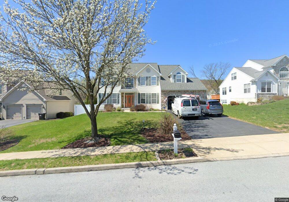 112 Limestone Dr, Reading, PA 19606 - photo 1