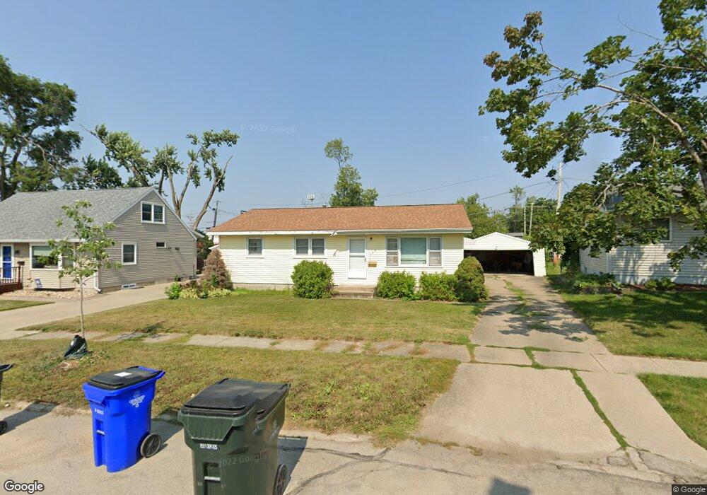 153 Wesley Dr NW, Cedar Rapids, IA 52405 - photo 1