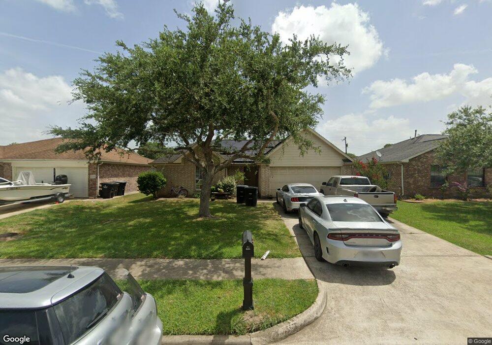 2945 Community Dr, Alvin, TX 77511 - photo 1