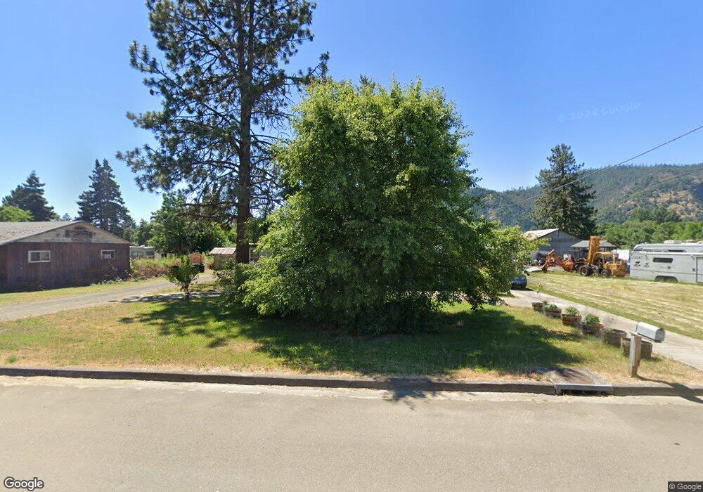 377 Weaver Ave, Myrtle Creek, OR 97457 - photo 1