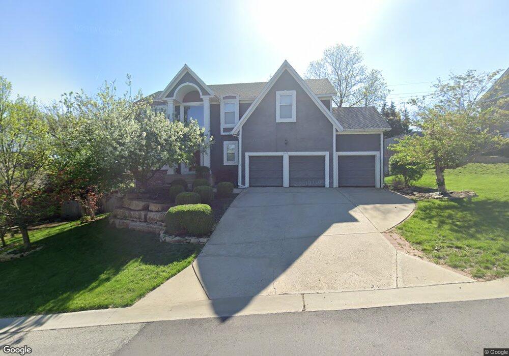 7622 Forest Park Dr, Shawnee, KS 66217 - photo 1