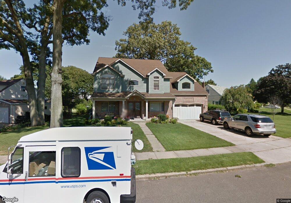 1028 Park Ln E, Franklin Square, NY 11010 - photo 1