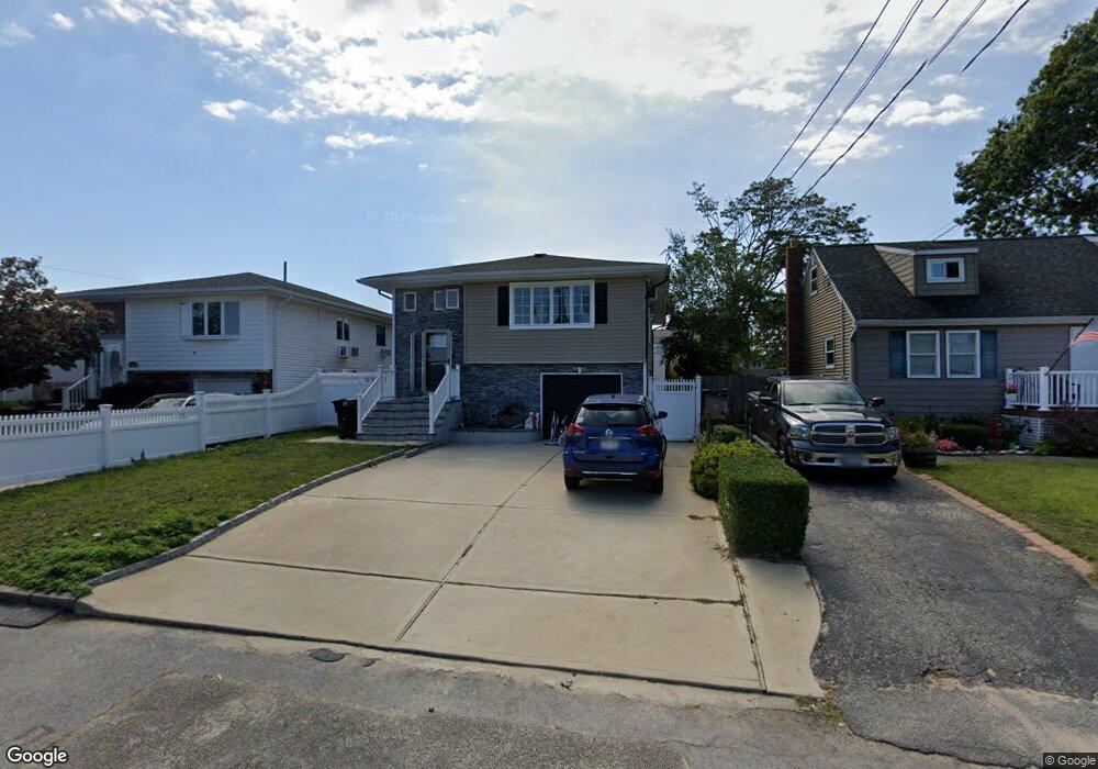 139 Verona Pkwy, Lindenhurst, NY 11757 - photo 1