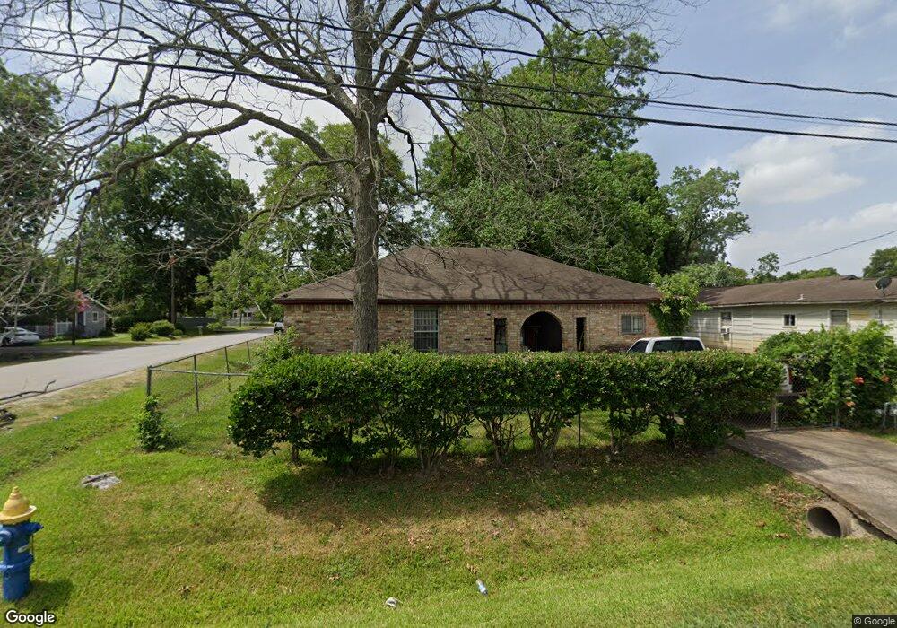 925 Lucky St, Houston, TX 77088 - photo 1