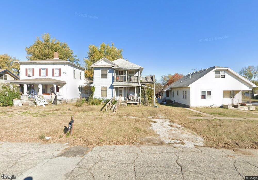 1507 Washington Ave, Parsons, KS 67357 - photo 1