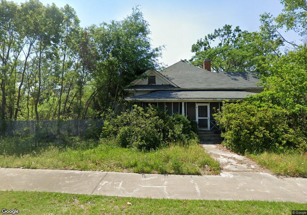 411 Gaskin Ave S, Douglas, GA 31533 - photo 1