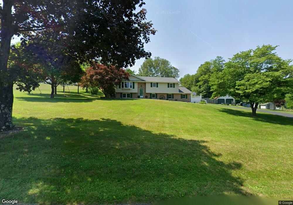 955 Tamenend Rd, Bath, PA 18014 - photo 1