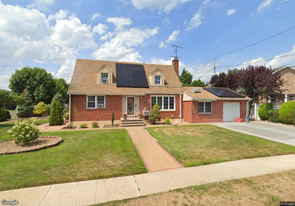 1094 Robin Rd, Franklin Square, NY 11010 - photo 1