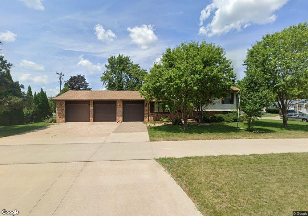 1528 Spruce Hills Dr, Bettendorf, IA 52722 - photo 1