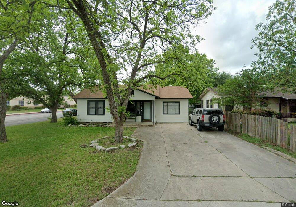 727 E Weinert St, Seguin, TX 78155 - photo 1